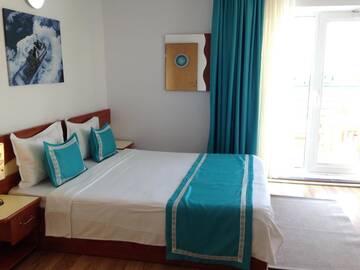 Фото номера Люкс с балконом Гостевой дом Marina House г. Сулина 6