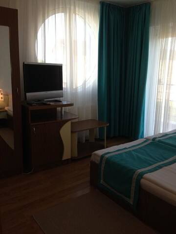 Фото номера Люкс с балконом Гостевой дом Marina House г. Сулина 4