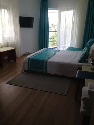 Фото номера Двухместный номер с 1 кроватью и балконом Гостевой дом Marina House г. Сулина 8